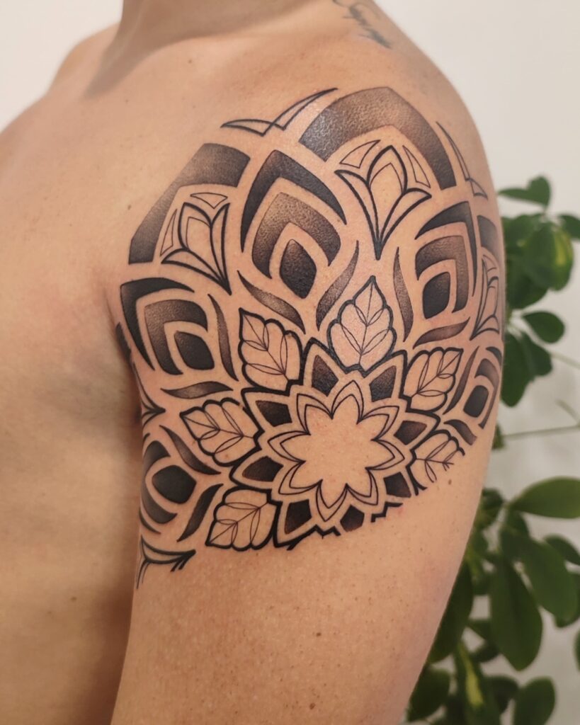 spalla tatuata da iva